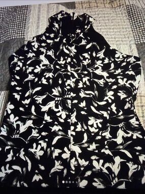 White House Black Market Black and White Floral Sleeveless Top